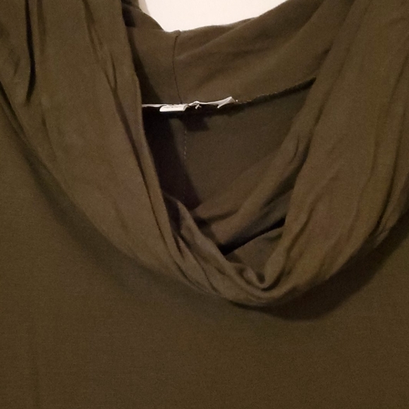 Sleeveless turtle neck dress - Picture 2 of 3